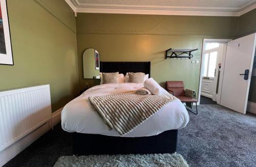 Huddersfield Apartment | Hayy Studio Quiet Comfy Connected