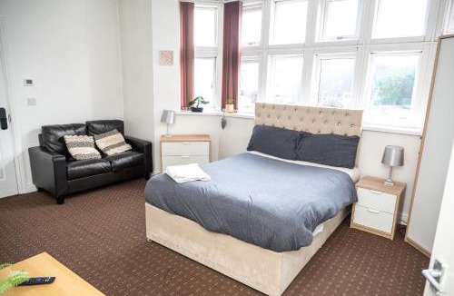 Huddersfield Apartment | Hayy Studios Comfortable Stays in Deighton