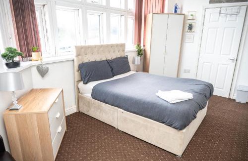 Huddersfield Apartment | Hayy Studios Comfortable Stays in Deighton