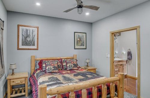 Coatsville House | Hazel Creek Cabin on Kirksville's Outskirts