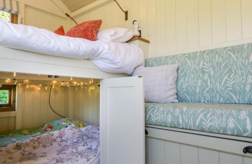 South Leigh House | Hazel