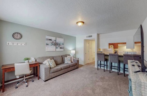 West Old Town Apartment | Hazel Orchid, Near Old Town