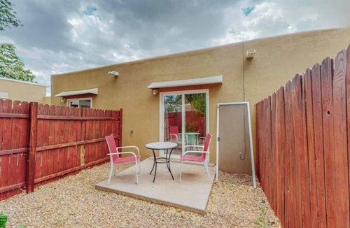 West Old Town Apartment | Hazel Orchid, Near Old Town