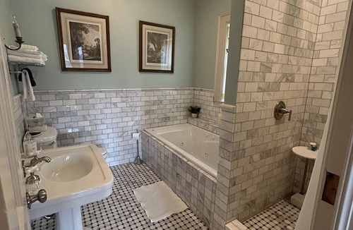 Warren Hotel | Hazeltine Boutique Hotel BnB