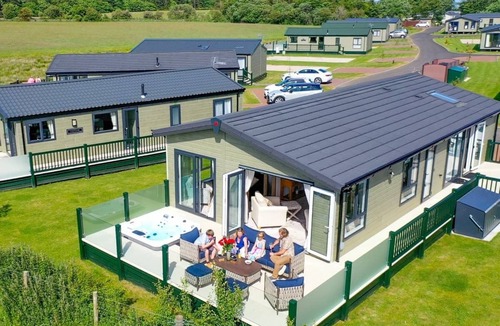 Low Gate Ski Chalet | Hazelwood Deluxe Lodge