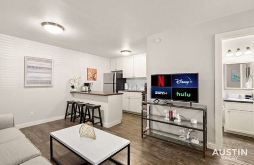 Barton Hills Apartment | HC #102 xxxxxxxxxxxx