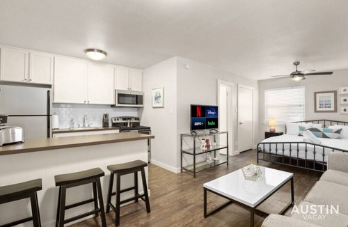 Barton Hills Apartment | HC #102 xxxxxxxxxxxx