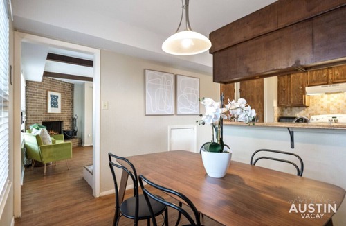 Barton Hills Apartment | HC #212 xxxxxxxxxxxx