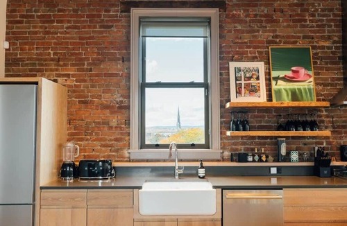 Hudson House | HC Turner Building: Expansive Loft in Hudson
