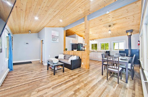 Sebright Cottage | head River cottage , Kawartha Lakes