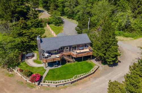 Brookings House | Headland- Oceanfront Family Friendly