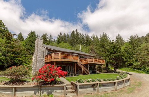 Brookings House | Headland- Oceanfront Family Friendly