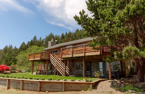Brookings House | Headland- Oceanfront Family Friendly