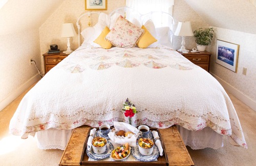 Mendocino Bed & Breakfast | Headlands Inn Bed & Breakfast