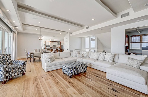 Crescent Beach House | Headline