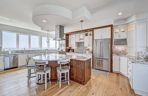 Crescent Beach House | Headline