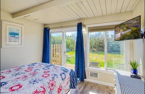 Ocean Shores House | Hear the Surf at Pacific Surf Condo