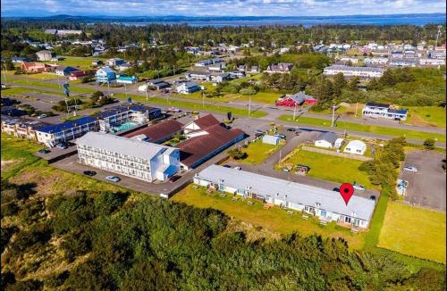 Ocean Shores House | Hear the Surf at Pacific Surf Condo