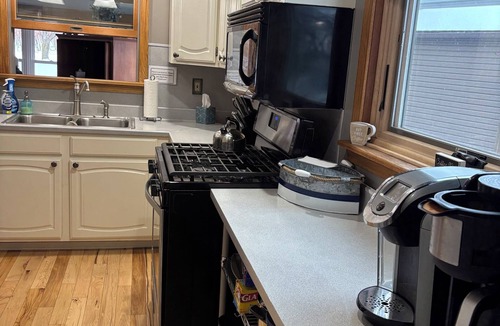 North East House | Heard it Through the Grapevine is a charming 3 - bedroom house in North East PA.