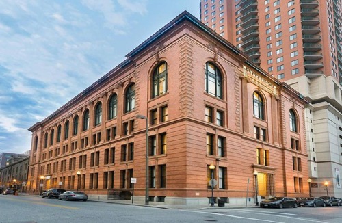 Downtown Baltimore Apartment | Hearing Accessible King Studio w/Free Breakfast