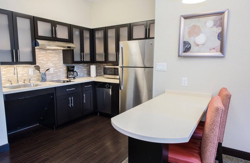 Newtonville Apartment | Hearing-Accessible King Suite w/Kitchen | Albany