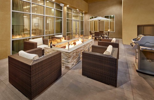 Anaheim Resort Apartment | Hearing-Accessible Queen Studio w/Kitchen