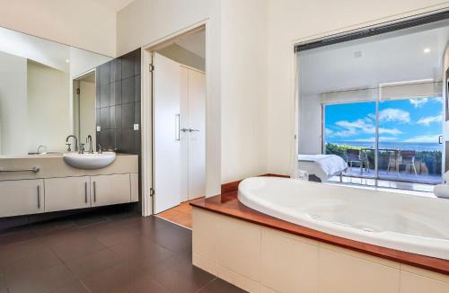 Port Fairy House | Hearns Beachside Villa 7