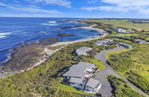 Port Fairy House | Hearns Beachside Villa 3