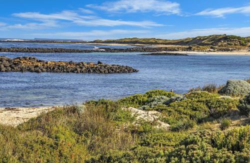 Port Fairy House | Hearns Beachside Villa 3