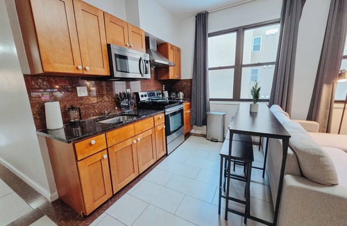 Chinatown Apartment | Heart/Convention Center/King Bed/Elevator