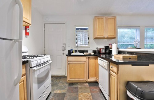 Hyde Park Apartment | Heart l Of Montrose - Cozy 1 BR