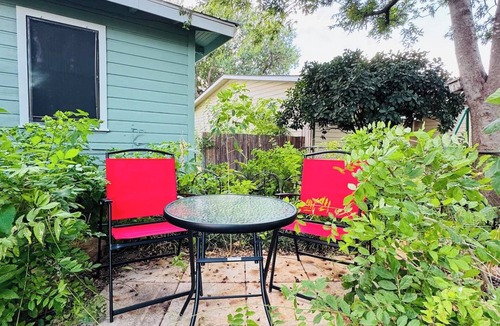 Elmwood Area House | 🏡 Heart of Abilene – Charming 3-Bedroom, 1-Bath Home ✨ Enjoy a cozy and inviting stay in this 3-bedroom, 1-bath home, perfectly located near restaurants, shopping, and local attractions 🍽️🛍️.