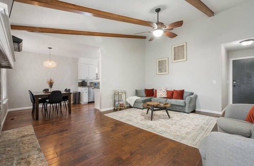 Broken Arrow House | Heart of BA Home - Family Friendly - Bella’s Casa
