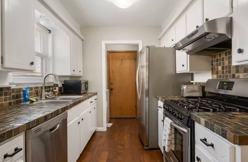 Broken Arrow House | Heart of BA Home - Family Friendly - Bella’s Casa
