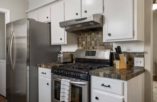 Broken Arrow House | Heart of BA Home - Family Friendly - Bella’s Casa