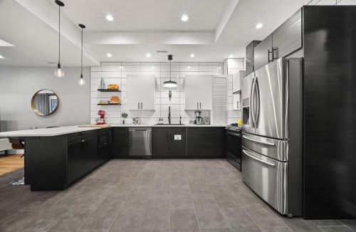 Ballpark House | Heart of Downtown City Views Deck BBQ
