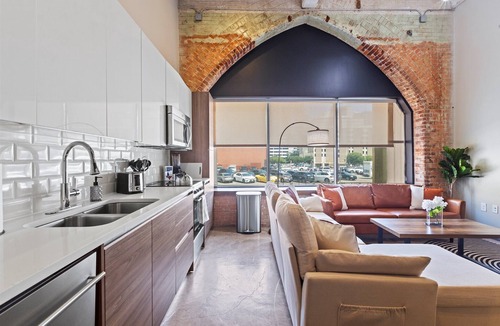 Downtown Dallas Apartment | Heart of Downtown Dallas: 2BR/2BR