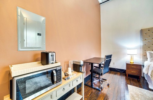 Marshall Apartment | Heart of Downtown Marshall: Boutique Studio Stay!