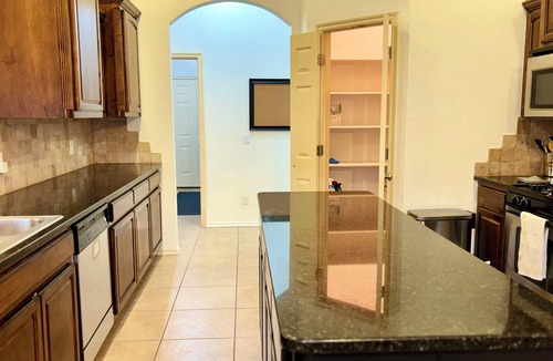 Edmond House | Heart of Edmond Retreat - 3bed 2bath
