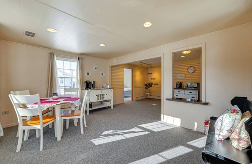 Hadley House | Heart of Five College Consortium! Hadley Home