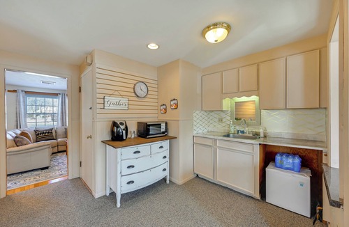 Hadley House | Heart of Five College Consortium! Hadley Home