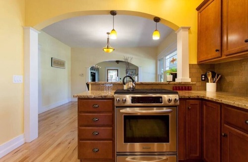 Sunnyside House | Heart of Hawthorne Craftsman | Walk Score 92 | Modern Remodel
