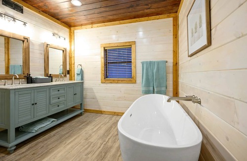 Broken Bow House | Heart of Hochatown - Newly Remodeled!