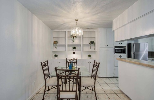 Houston Apartment | Heart of Houston - 3-BD Apartment (30+ Nights)