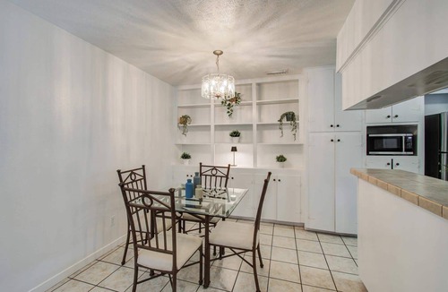 Houston Apartment | Heart of Houston - 3-BD Apartment (30+ Nights)