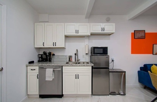 Greater East End House | Heart of Houston - 8-BD/4-BA with Yard