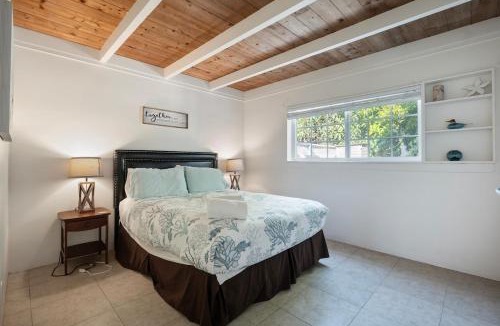 Village of La Jolla House | Heart of La Jolla Village cottage