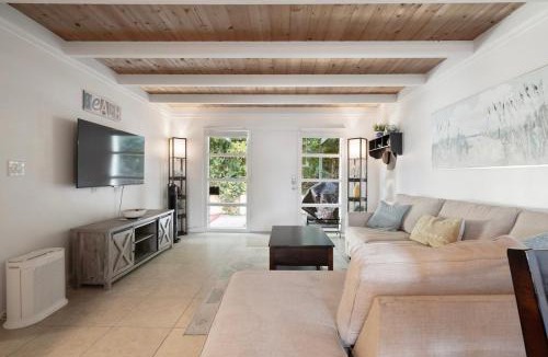 Village of La Jolla House | Heart of La Jolla Village cottage