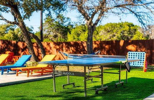 Lodge Acres House | Heart of Lake Travis-Hot Tub&Pool-Black Light Room