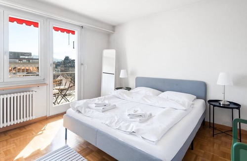 Lucerne Apartment | Heart of Lucerne: Spacious cozy flat + balcony
